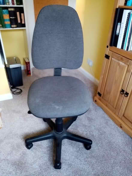 Photo of free Office swivel chair (Queens Park MK40) #1