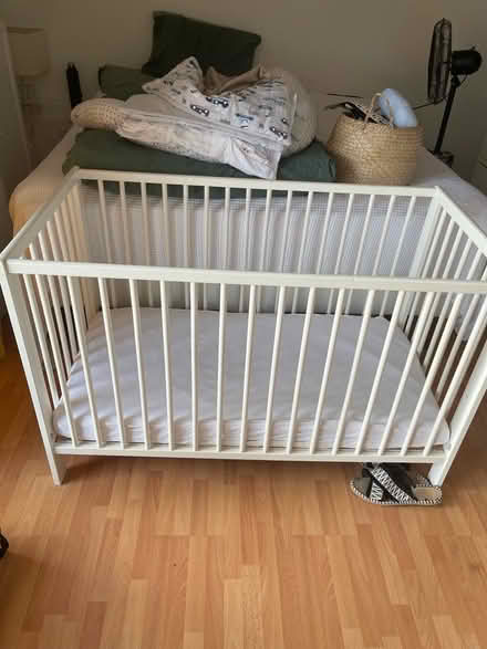 Photo of free Baby bed (SE16) #1