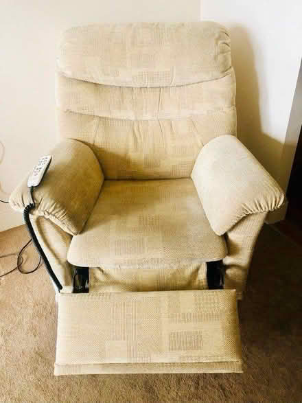 Photo of free Electric Recliner and riser chair (Bedford MK40) #1