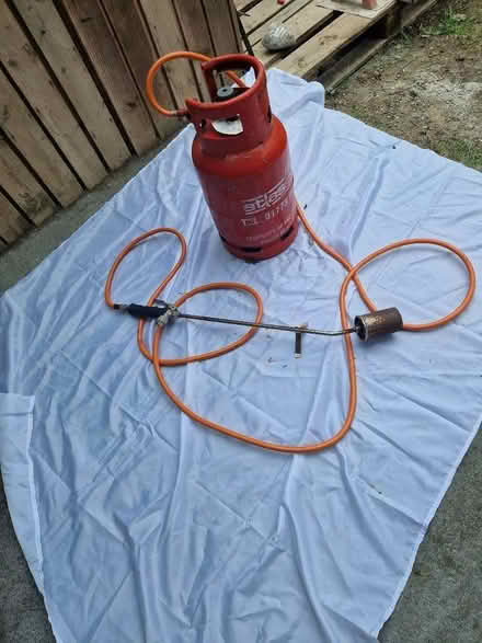 Photo of free Multi-Purpose Propane Torch & Cylinder: From Roofing to BBQ (Holmer Green HP15) #4