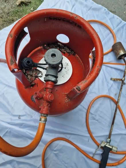Photo of free Multi-Purpose Propane Torch & Cylinder: From Roofing to BBQ (Holmer Green HP15) #2