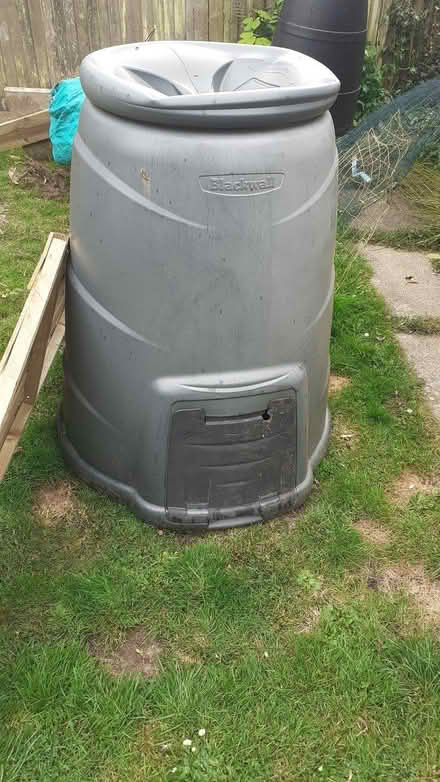 Photo of free composer bin (Ardingly RH17) #1