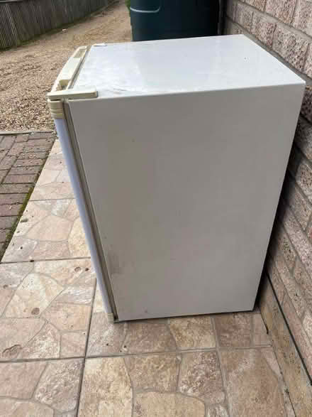 Photo of free Very Old working Drinks Fridge. (Saham Toney IP25) #1
