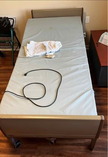 Photo of free motorized hospital bed (New Paltz) #2