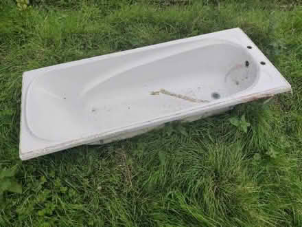 Photo of free Bath. Fiberglass, white. (Cefn Mawr LL14) #2