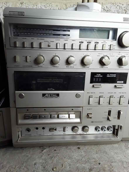 Photo of free Non Working Stereo With Speakers (CT15) #3