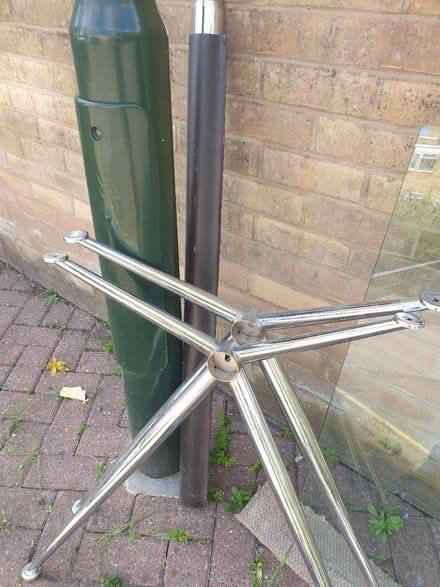 Photo of free Italian glass dining table (TW11 Teddington) #2