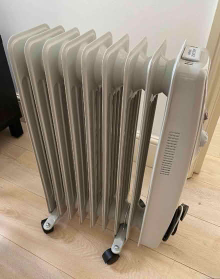 Photo of free Oil filled radiator (2000W) for house/office heating (Earls Court SW5) #1