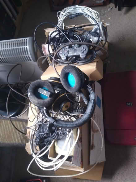 Photo of free Random computer electronic stuff (LS13, Bramley) #1