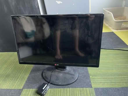 Photo of free 24" 720p LCD TV (Archer & Western) (Archer & Western (Chicago)) #1