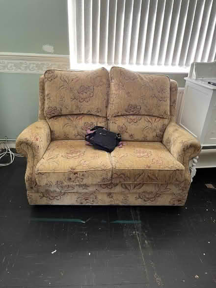 Photo of free Sofa (Stanford-Le-Hope SS17) #1