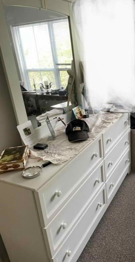Photo of free Dresser w/mirror (Flemington) #1
