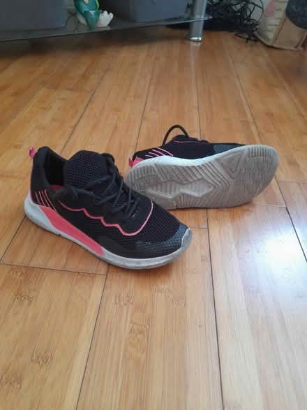 Photo of free Girls trainers (DH2 1) #1