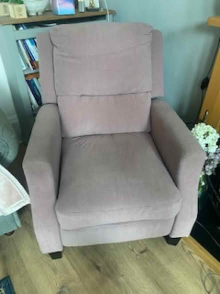 Photo of free Recliner Armchair (Pollokshaws G41) #1