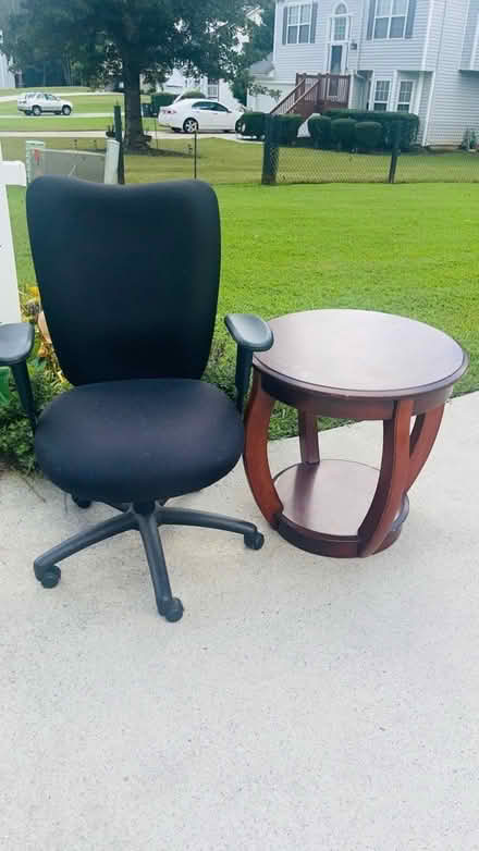 Photo of free end table (Fairburn,Ga 30213) #1