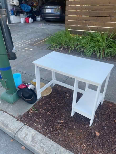Photo of free Desk and toys and hats (1546 pearl st alameda ca) #1