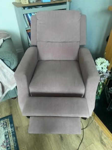 Photo of free Recliner Armchair (Pollokshaws G41) #2