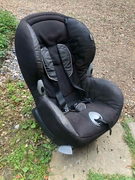 Photo of free Maxi cosy 5 point car seat (Worcester Park KT4) #2