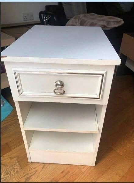 Photo of free White Side table (Tottenham Hale N17) #2