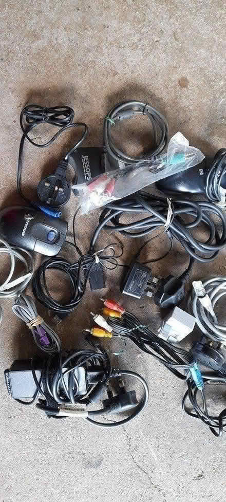 Photo of free Cables Different fitings (Dodford B61) #2