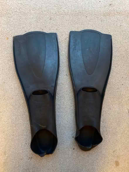 Photo of free Men’s snorkelling flippers, size 42-44 (8.5-10) (Hayes BR2) #2