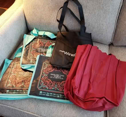 Photo of free REPOST* Wine Bottle Carrying Bags (Schaumburg & Barrington Rds) #1