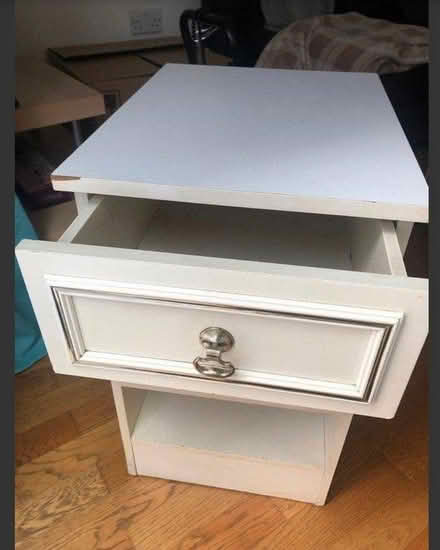 Photo of free White Side table (Tottenham Hale N17) #1