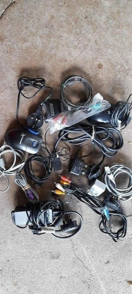 Photo of free Cables Different fitings (Dodford B61) #1