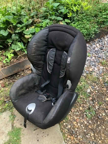 Photo of free Maxi cosy 5 point car seat (Worcester Park KT4) #1
