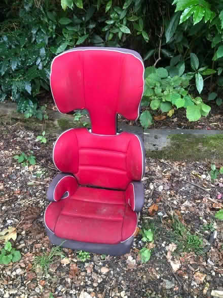 Photo of free Halfords car seat/booster (Worcester Park KT4) #2