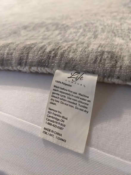 Photo of free Fuzzy blanket (22308) #3
