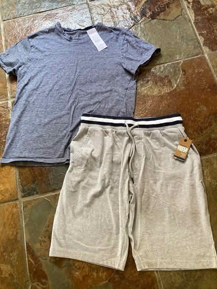 Photo of free Gents Shorts & T-shirt M (Poulton FY3) #1