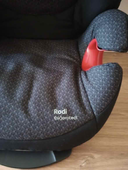 Photo of free High back booster seat. (Kingswood SS16) #2