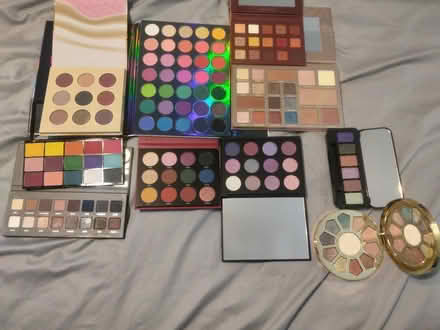 Photo of free Gently used Eyeshadow Palettes (Dearborn Heights(Beech daily)) #1