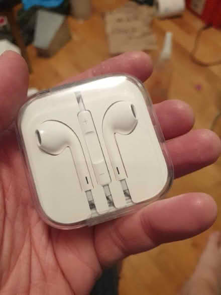 Photo of free Apple Wired Ear Buds (New Malden KT3) #1
