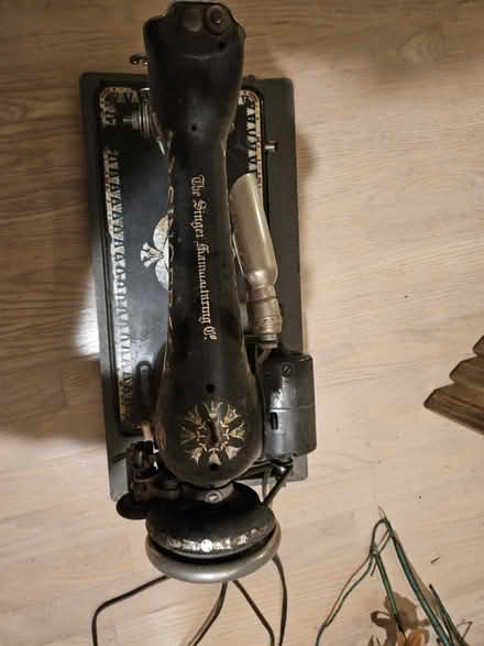 Photo of free Antigue Singer Sewing Machine (West Seattle) #3