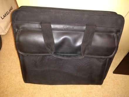 Photo of free Targus laptop bag c/w shoulder strap (Knaresborough HG5) #1