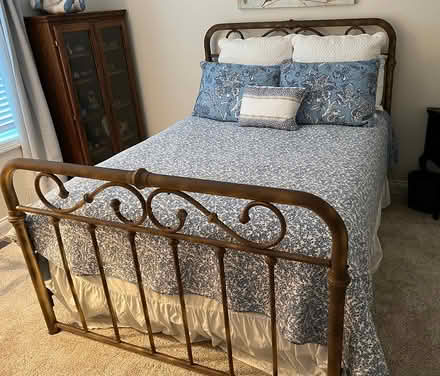 Photo of free Queen bed (South Kingston, near Rt 125) #1