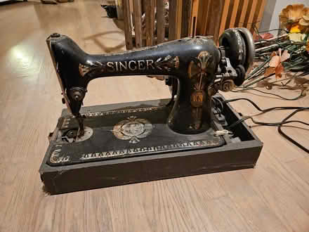 Photo of free Antigue Singer Sewing Machine (West Seattle) #2
