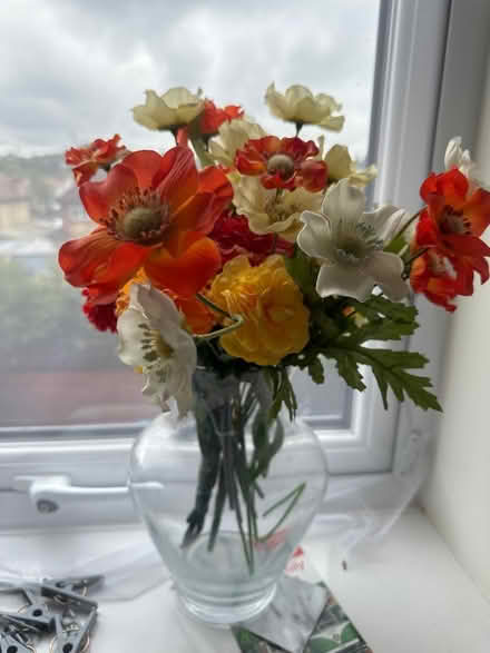 Photo of free Artificial Flowers and Vase (DE22) #2