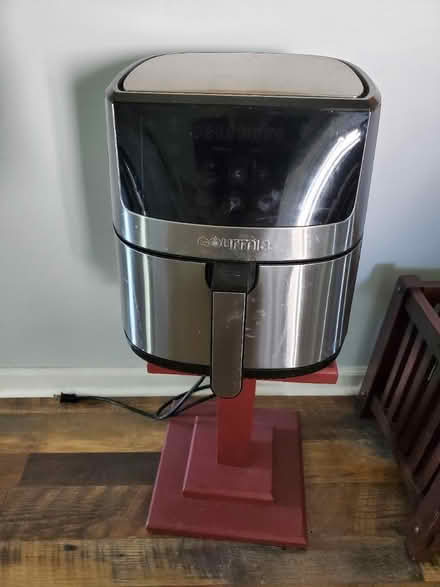 Photo of free 4 qt air fryer with recipes (52nd and German Church area) #1