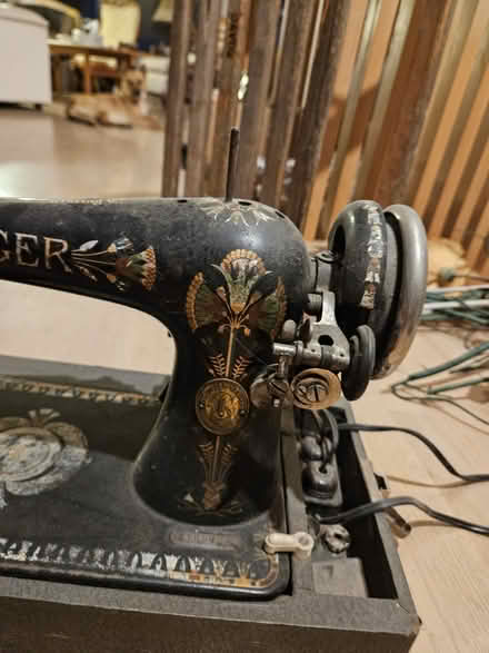 Photo of free Antigue Singer Sewing Machine (West Seattle) #1
