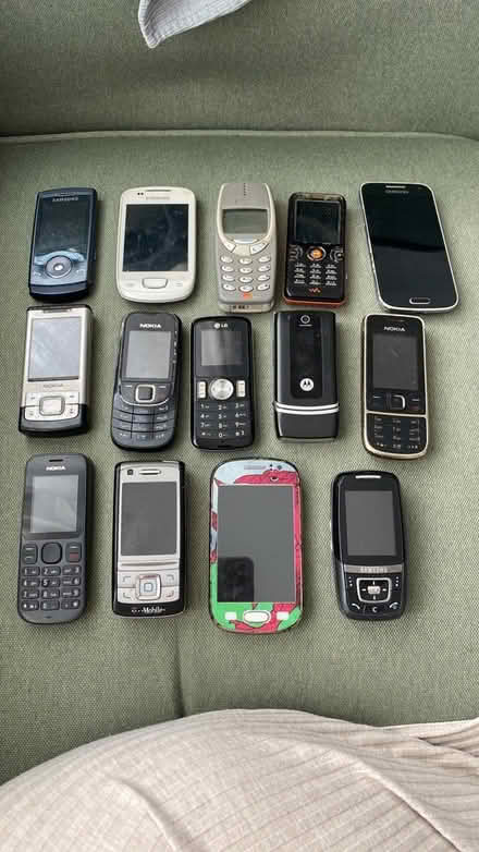 Photo of free Lots of old phones + chargers (Hastings TN34) #1