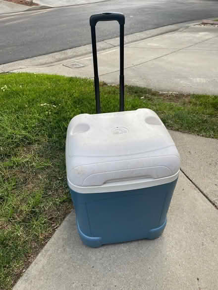 Photo of free Igloo ice chest on wheels (Los Gatos Woods) #2