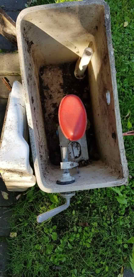 Photo of free Toilet cistern (Longsight M18) #1