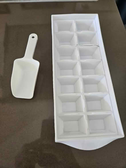 Photo of free Ice tray with crack and scoop (Tower Hill/Shadwell) #1