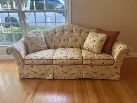 Photo of free Sofa - Like New Condition (Wyomissing Bird Streets) #1