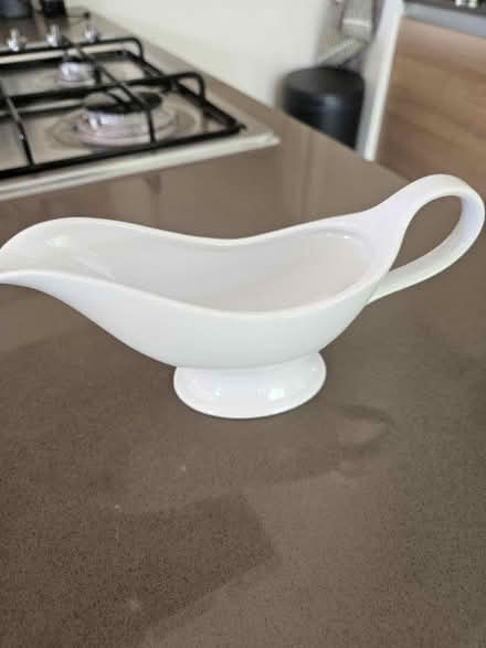 Photo of free White ceramic 150ml gravy boat (Tower Hill/Shadwell) #1