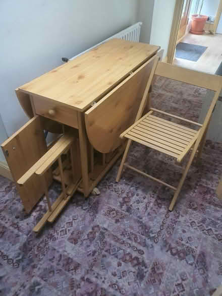 Photo of free Drop leaf table with 4 chairs (Near Clophill.) #1