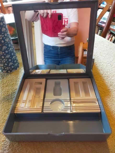 Photo of free Estée Lauder beauty box/make up organiser and roll (Roehampton SW15) #1
